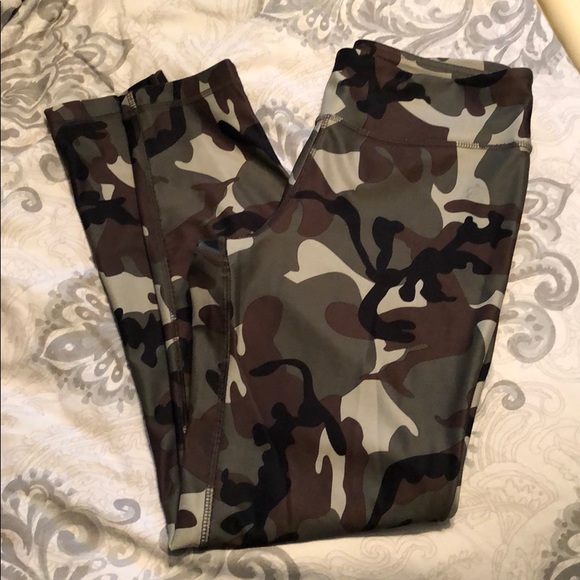 Awesome Camo Work Out Pants by gap fit - Picture 1 of 3